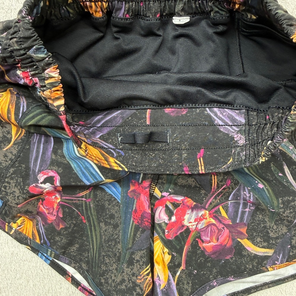 Lululemon Shorts Women's 2 Tracker Short V 4" Midnight Orchid Multi Floral Black - Picture 3 of 10